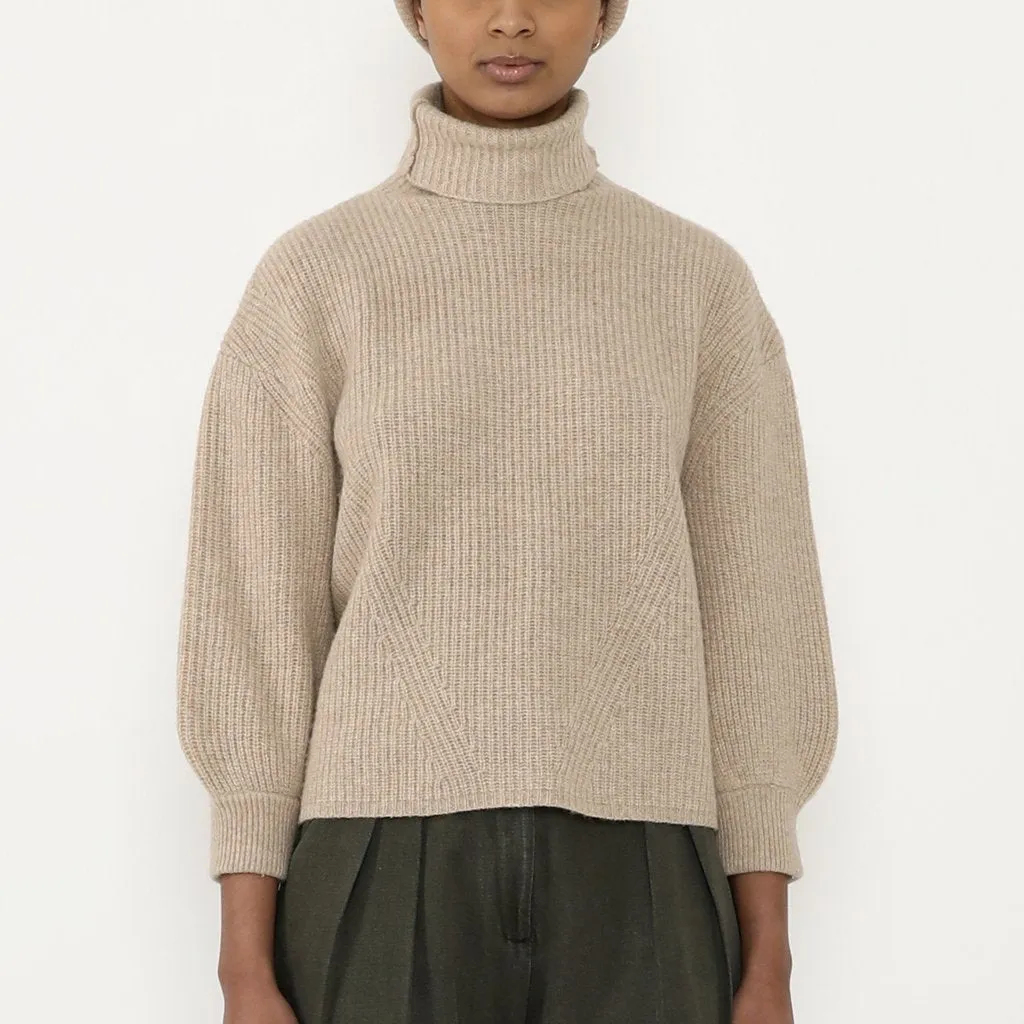 7115 by Szeki Poet Turtleneck in Sand